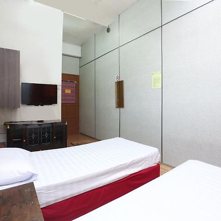 Oyo 89755 D&D Budget Inn Kota Bharu Extérieur photo